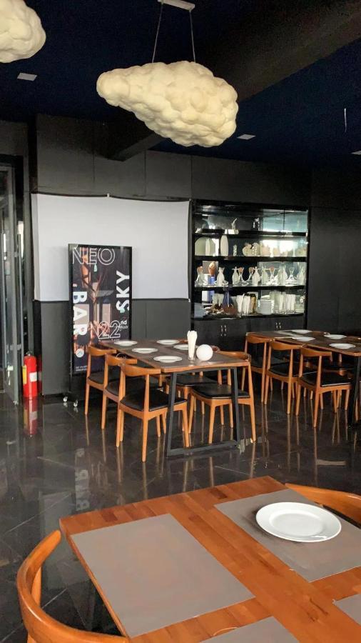 Eastland Hotel & Apartment Phnom Penh Exterior foto